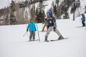 two skiers going around a pole